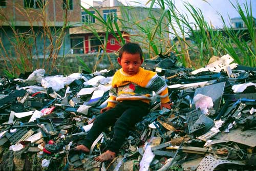 ban-china-child-computer-recycling