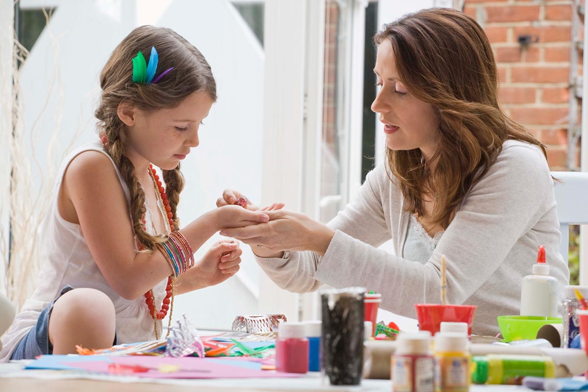 Girls making. Parent-child Handcraft. Kids making Crafts. Child making Crafts. Childrens Crafting.